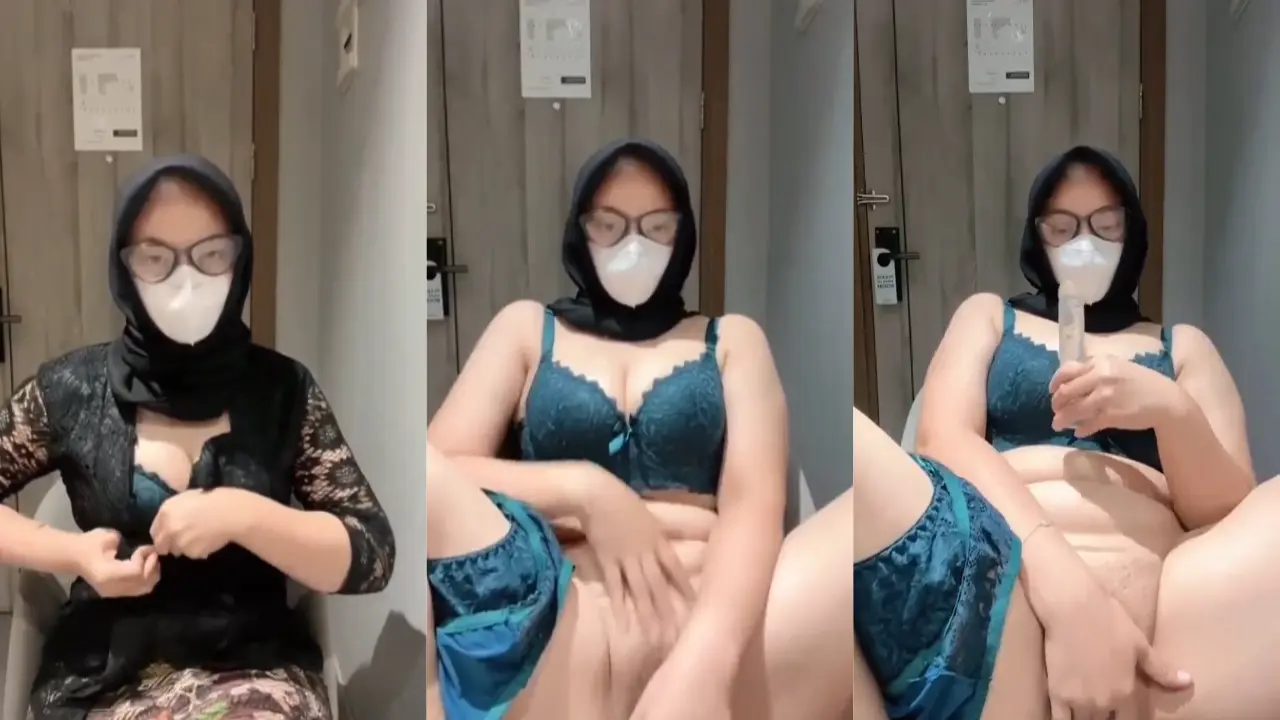 Kebaya hitam colmek
