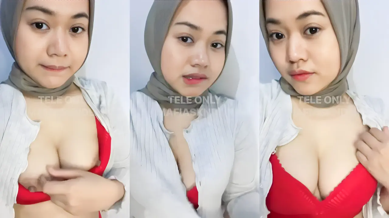 Hijab pake BH merah pamer tt