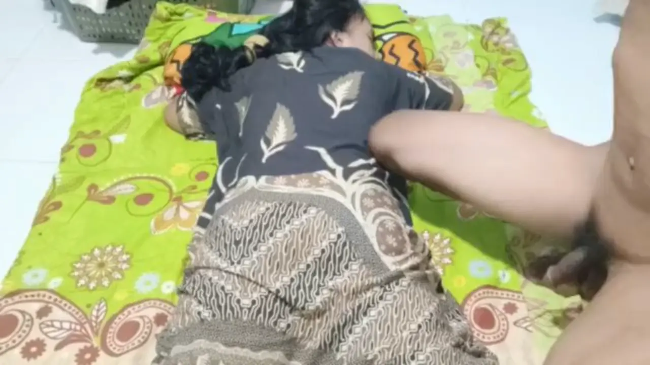 4dik sange sama kakaknya yang lagi tidur 