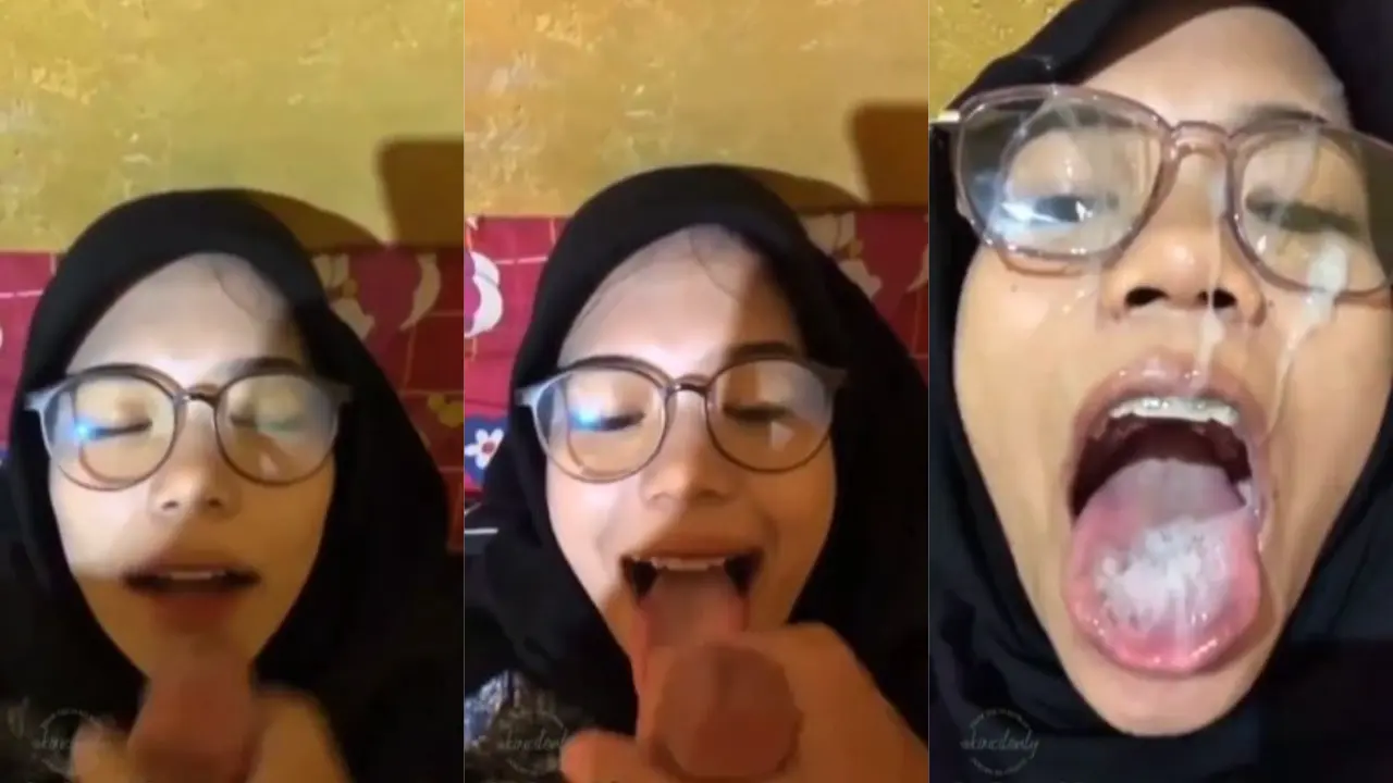 Jilbab kacamata crott di mulut