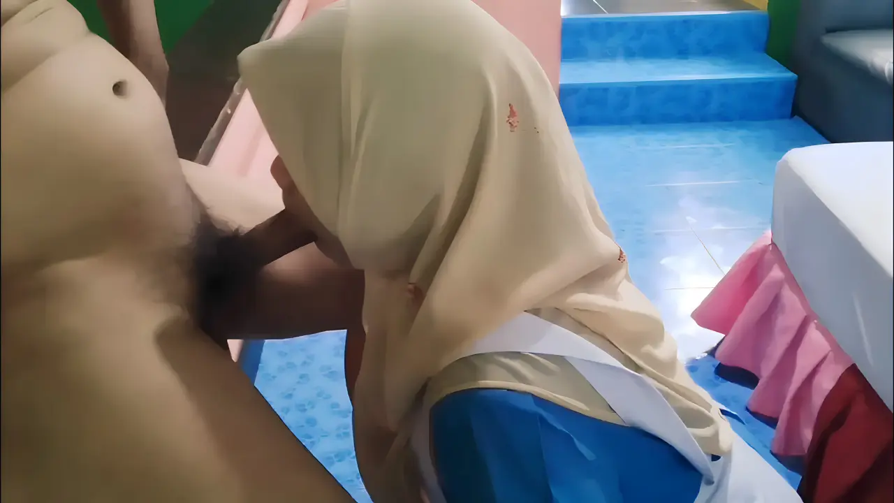 Menunggu magang perawat untuk mengurus ruangan. xHamster